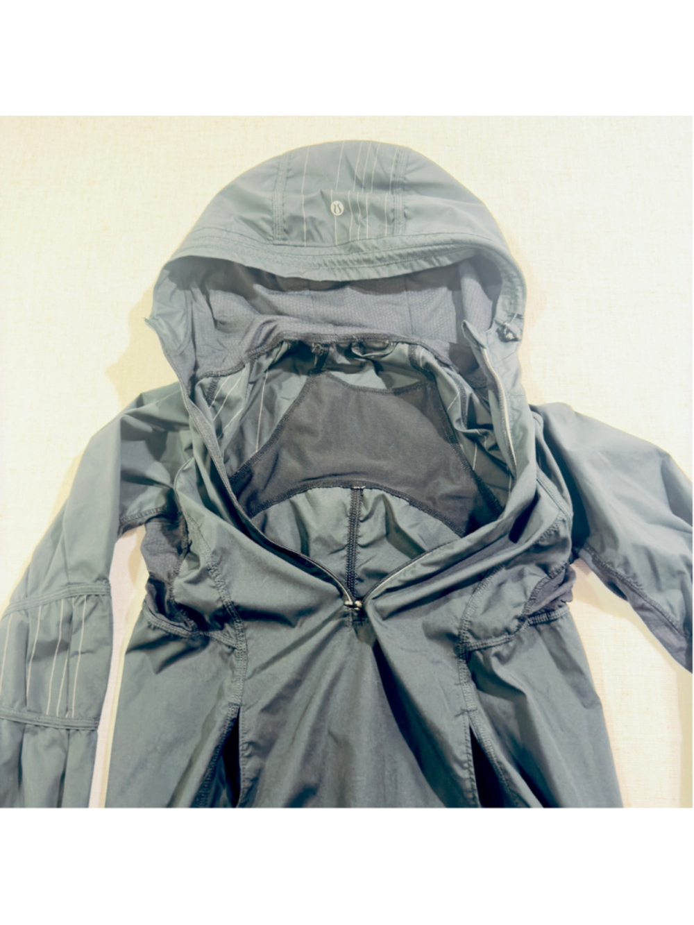 Lululemon Women’s 4 Black Half Zip Hooded Running Windbreaker Pullover Jacket - Picture 8 of 12